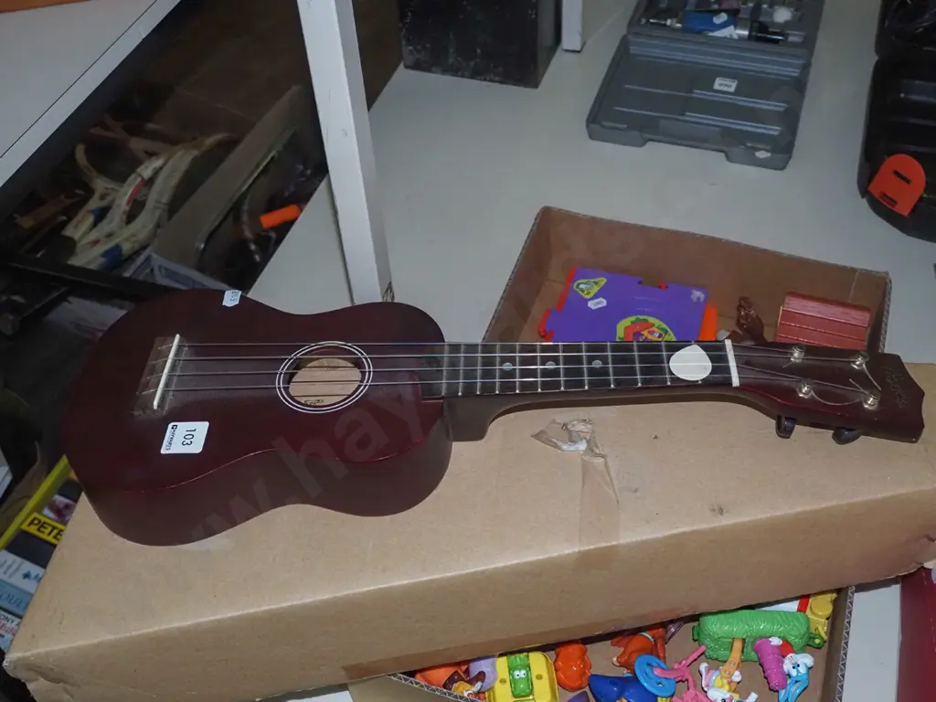 Sheval Peter Posa ukelele Image 1++