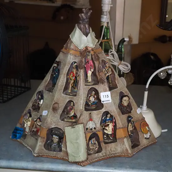 First Nations teepee with figurines - 2 figurines have broken legs H-350