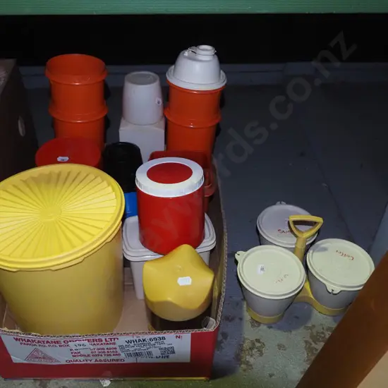 box; retro Tupperware