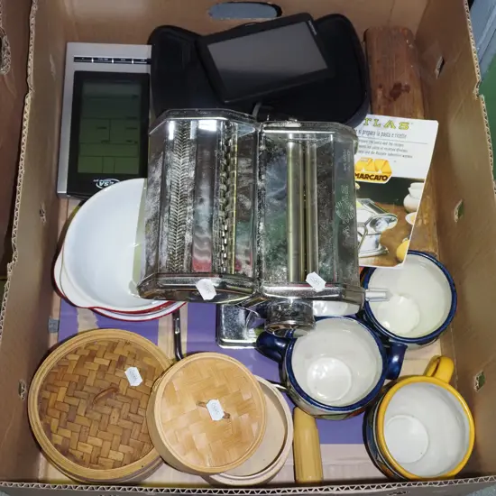 box; pasta maker, coffee cups etc