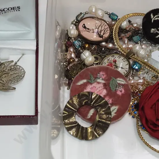 tray of costume jewellery