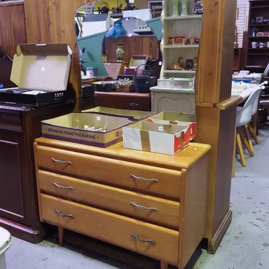 rimu 3 drawer mirror back dresser H-1490 W-950 D-370