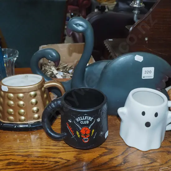 3x novelty coffee cups, swan figurine