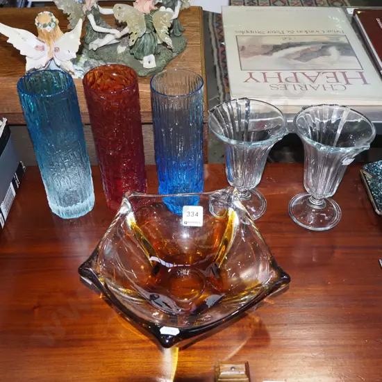 amber bowl, glass tumblers, 2x deco parfait glasses