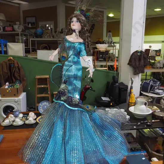 illuminated porcelain doll H-550