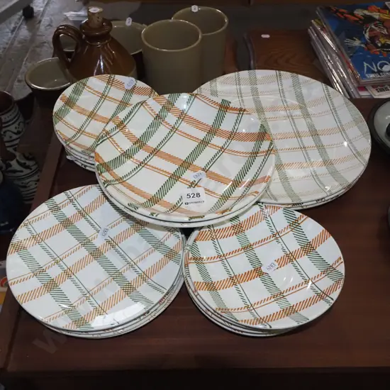 Roydon tam'o'shanter plates, bowls, saucers