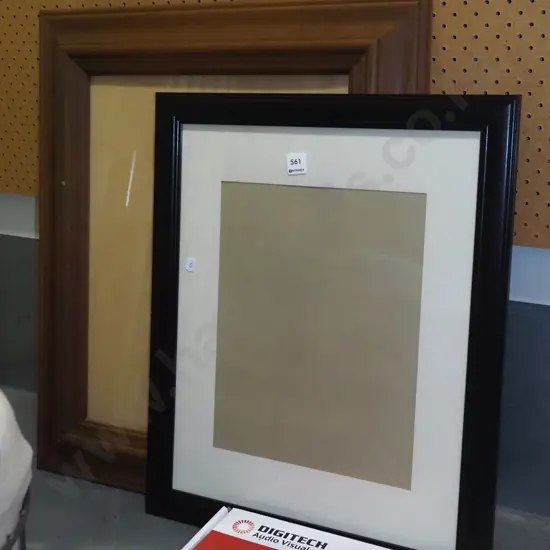 2x picture frames