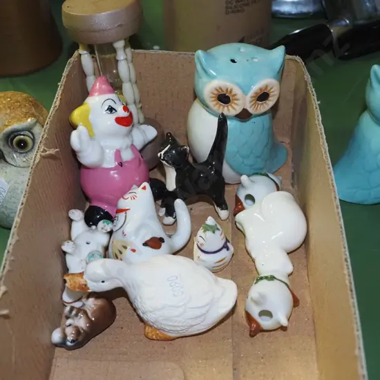 box; owl figurines, small hour glass
