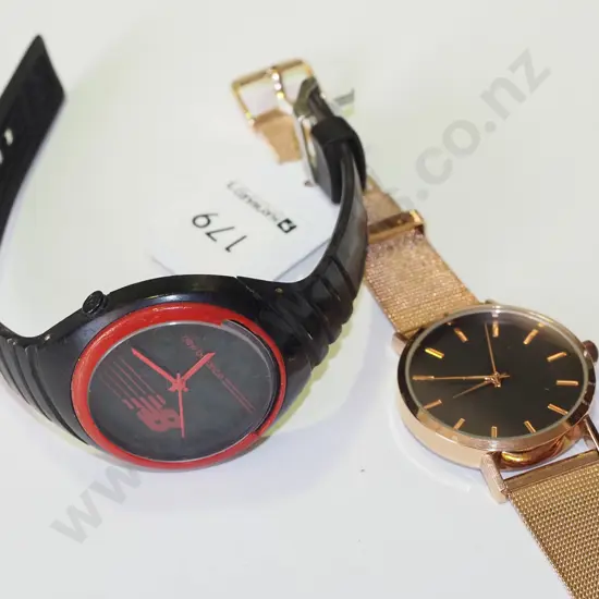 2x wristwatches