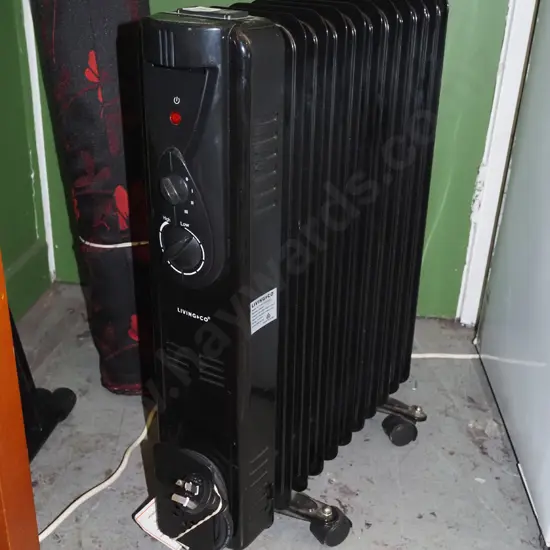 Living & Co black oil column heater