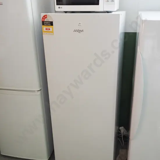 Acqua single door fridge - needs a clean inside H-1430 W-560 D-550