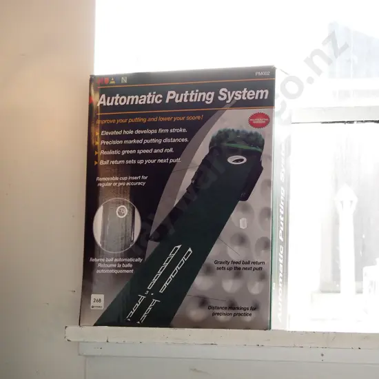 as-new boxed automatic golf putting system