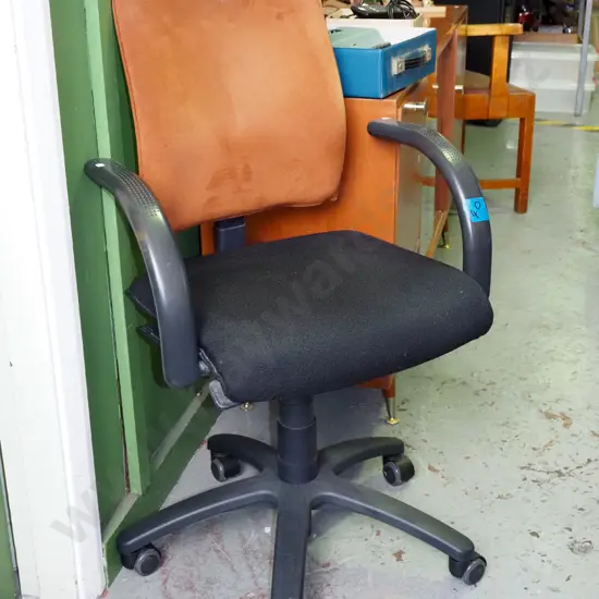 brown and black upholstered office chair