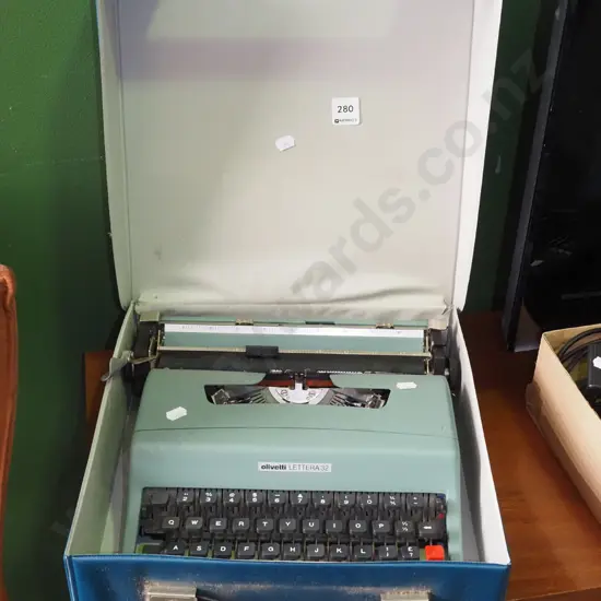 Olivetti Lettera 32 typewriter