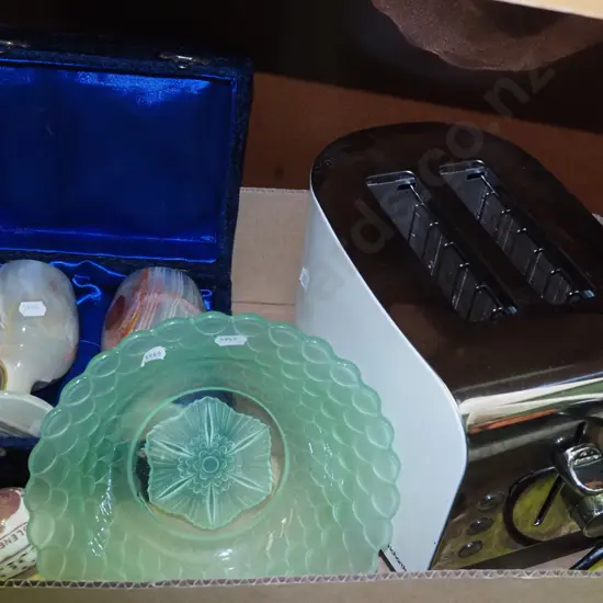 marble goblets in presentation case, 2 slice toaster, green glass bowl, seashells