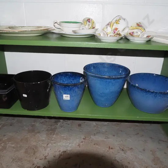 shelf of 5 jardinieres