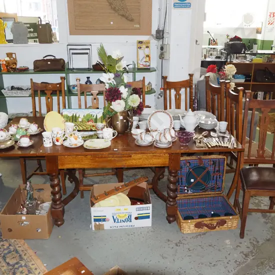 oak barley twist leg extending dining table with 7 high back splat chairs - some damage to chairs