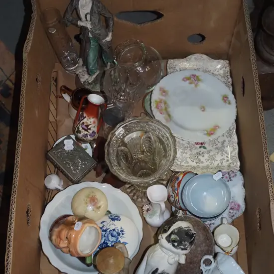 box; glass vase, plate, figurines etc