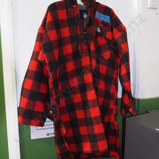 red and black checked Swanndri XL bush shirt