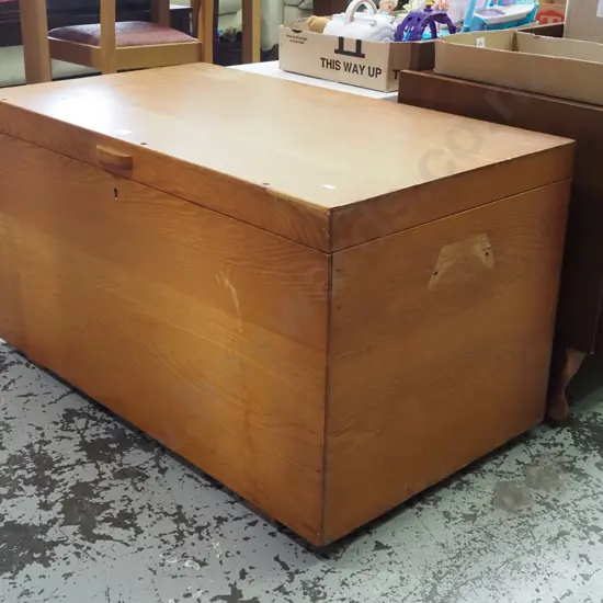 large wooden oak veneer blanket box H-520 W-940 D-535