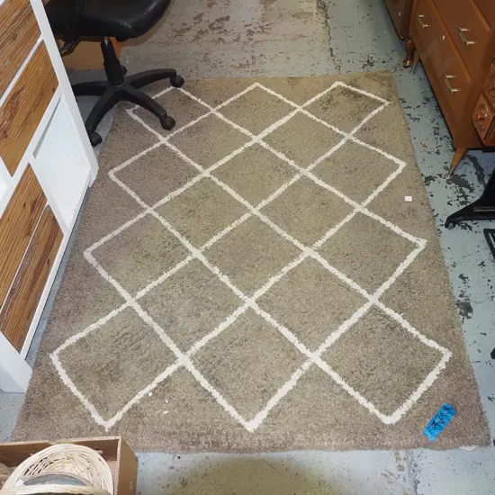geometric brown and white floor mat L-1770 W-1330