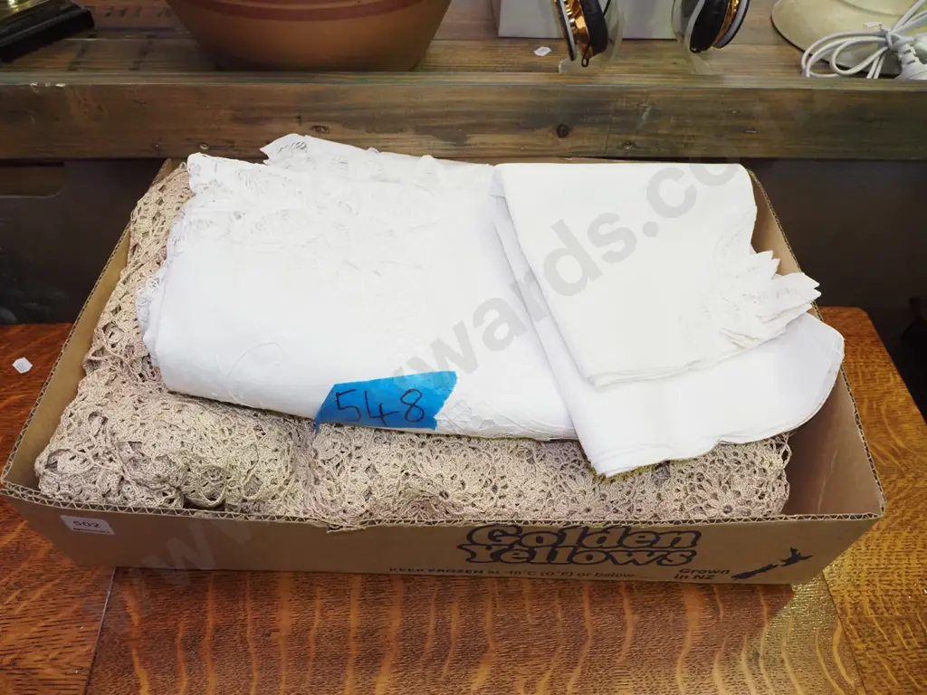 box; table cloths Image 1++