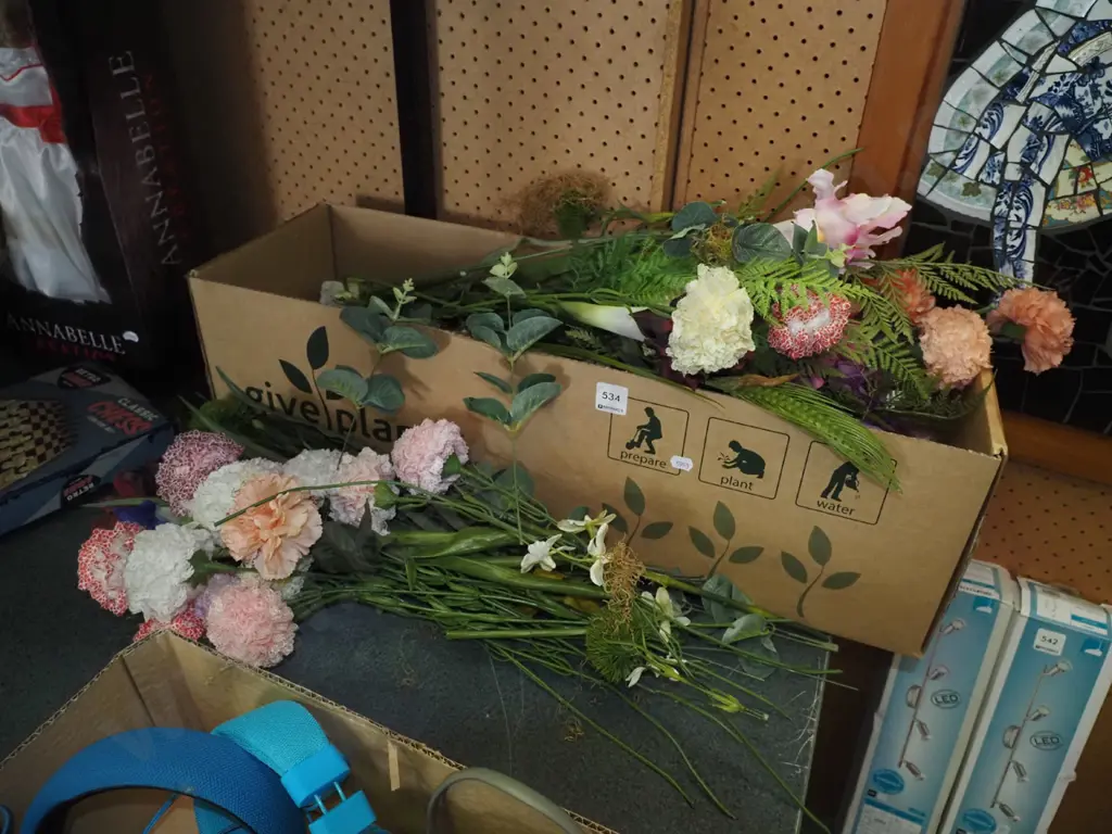 plastic flowers Image 1++