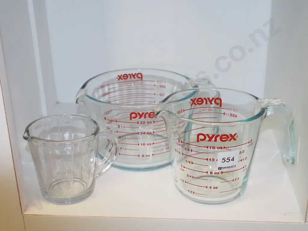 3x pyrex measuring jugs Image 1++