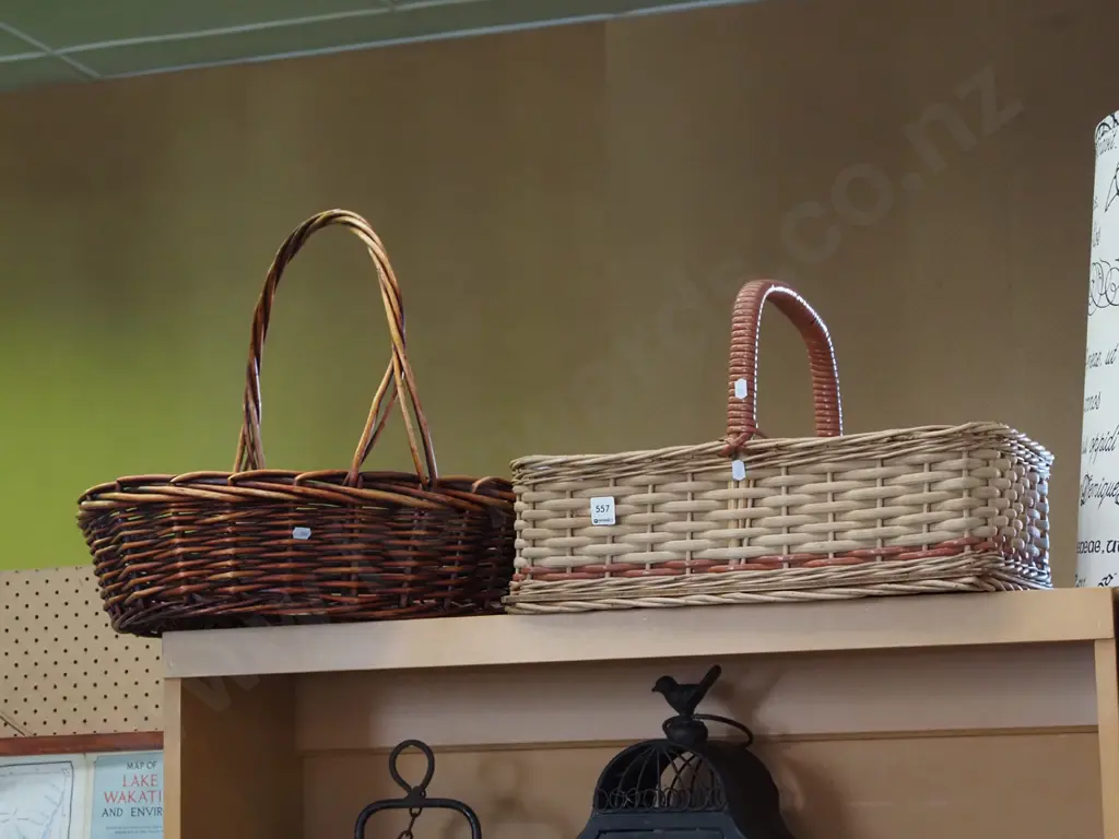 2x cane baskets Image 1++