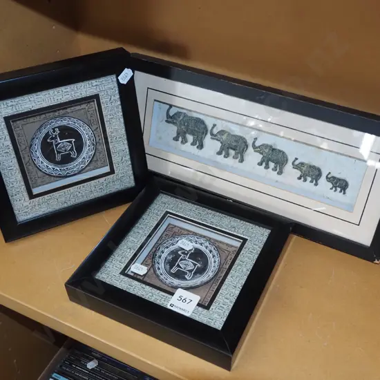 2x small souvenir dishes in shadow box, 3D elephants