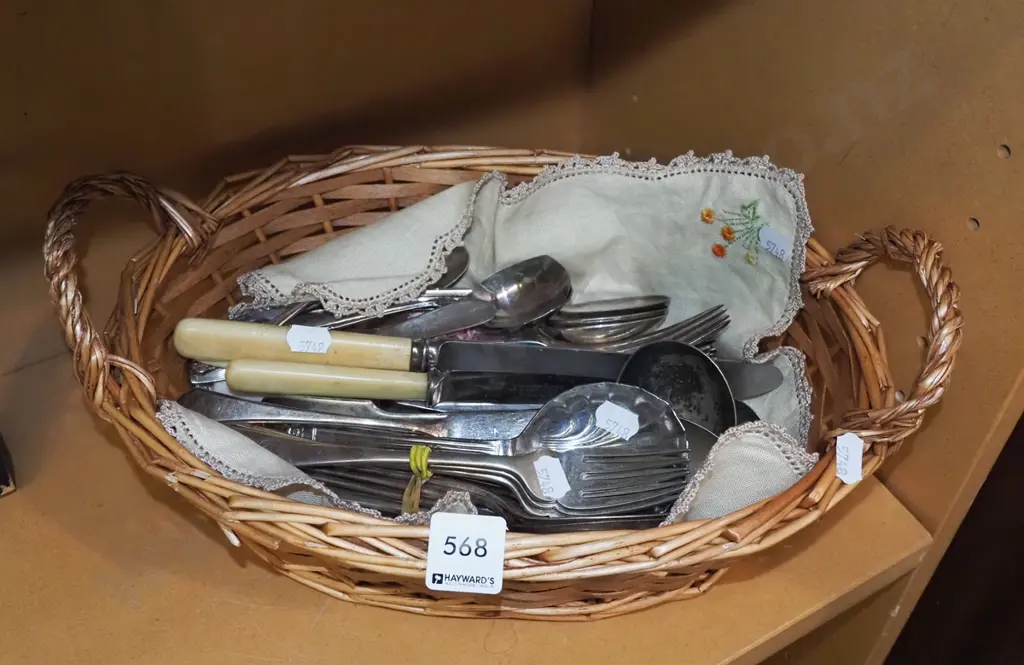 cane basket and cutlery Image 1++