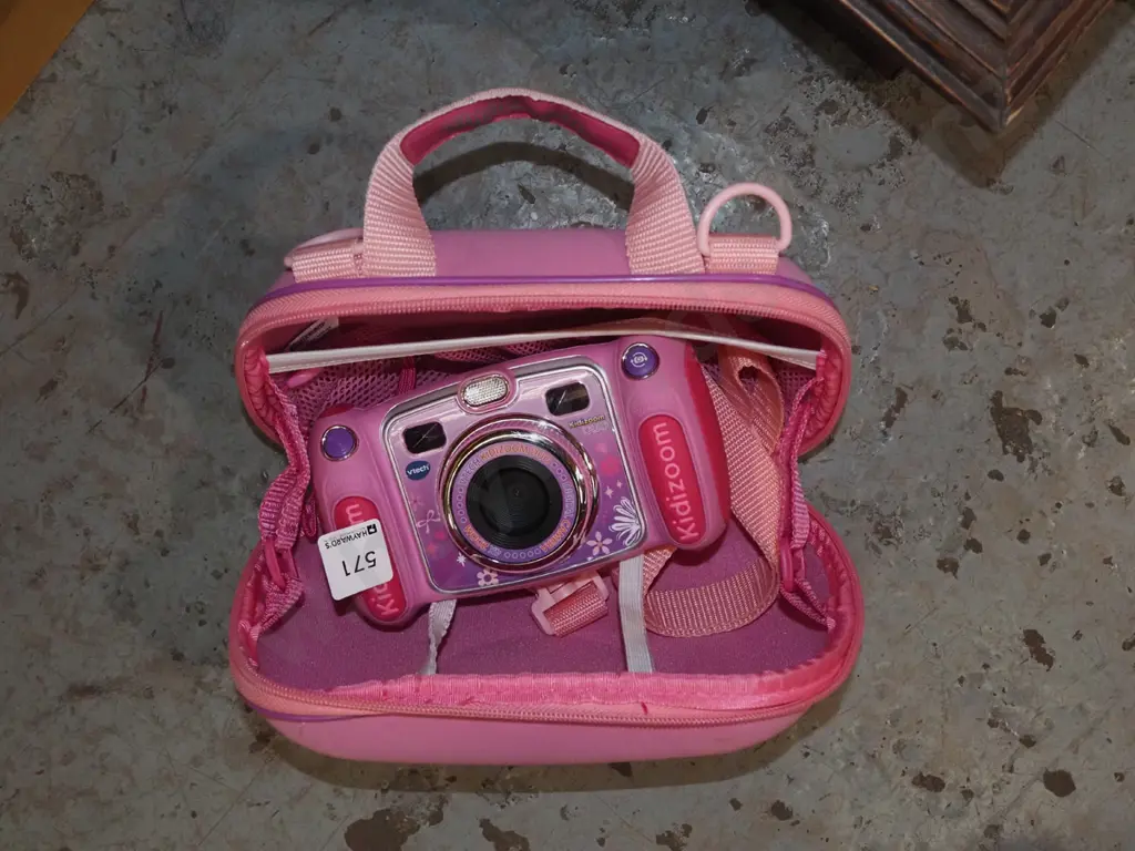 Kidzoom digital camera in carry case Image 1++