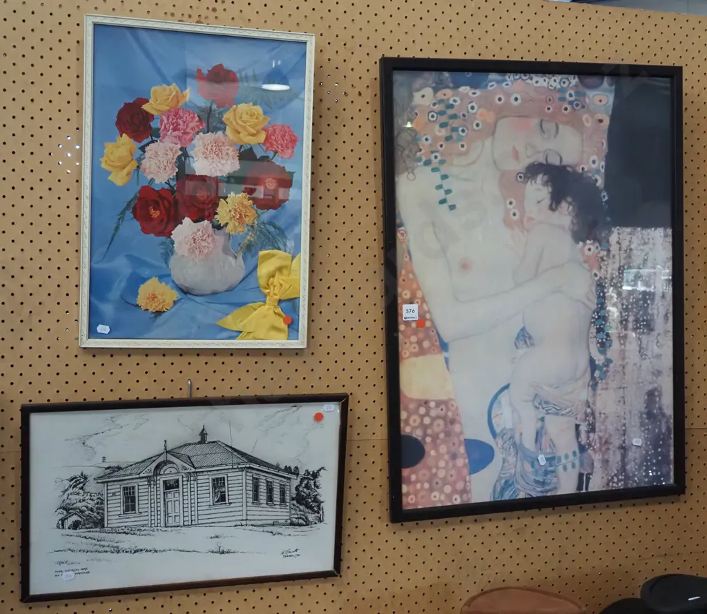 3x framed prints - red dots Image 1++