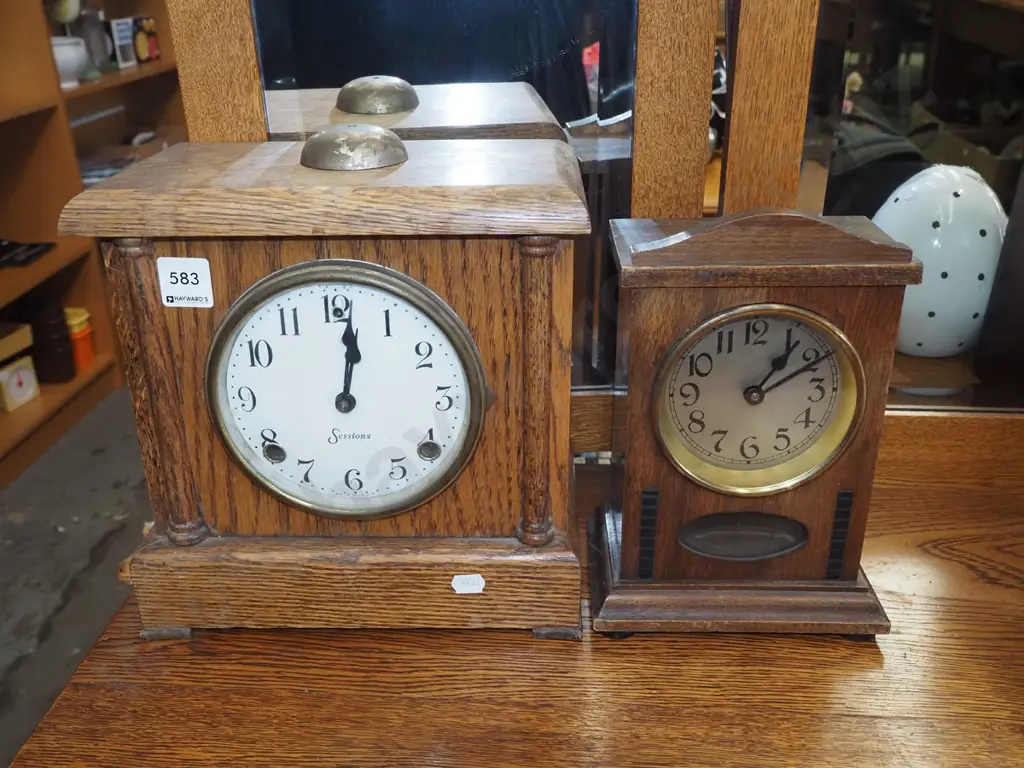 2x restorer's wood cased mantle clocks Image 1++