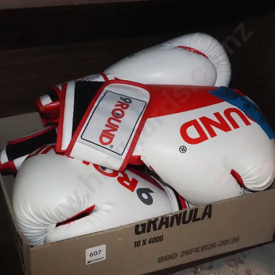 2x pairs of martial art gloves