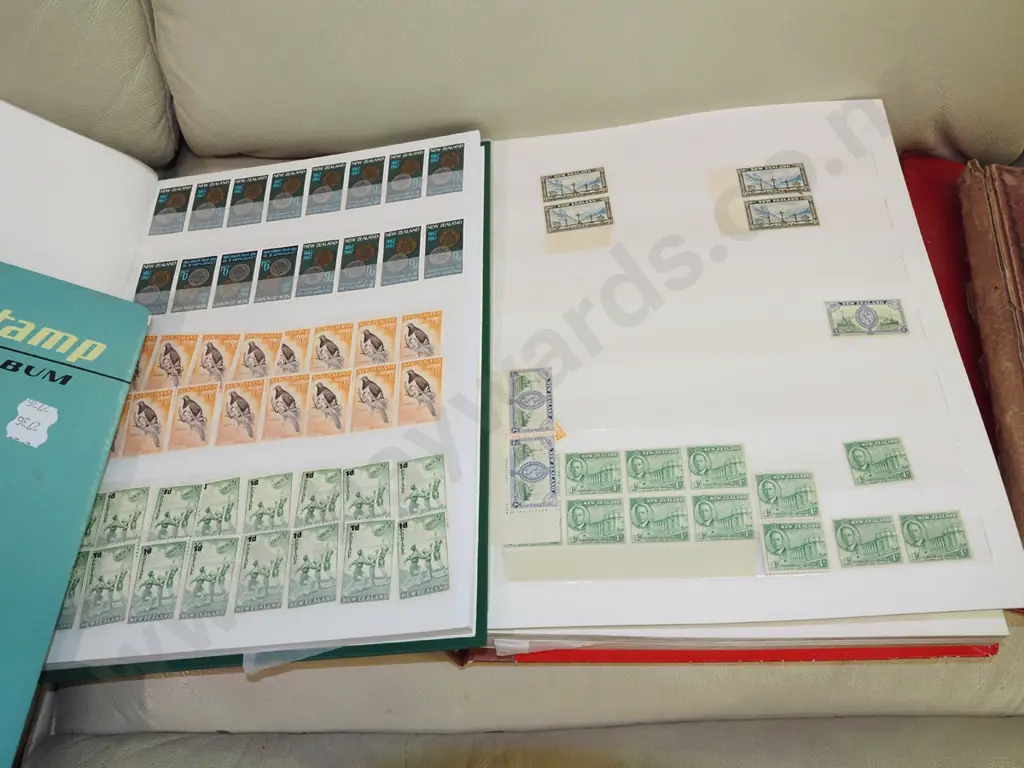 5x stamp albums Image 1++