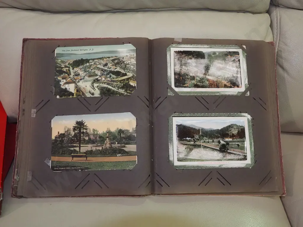 5x stamp albums Image 1++