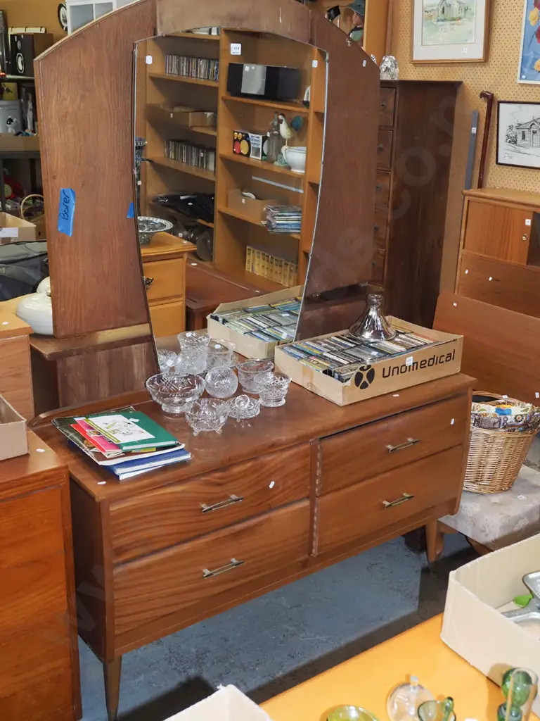 mid century 4 drawer mirror back dresser H-1630 W-1260 D-420 Image 1++