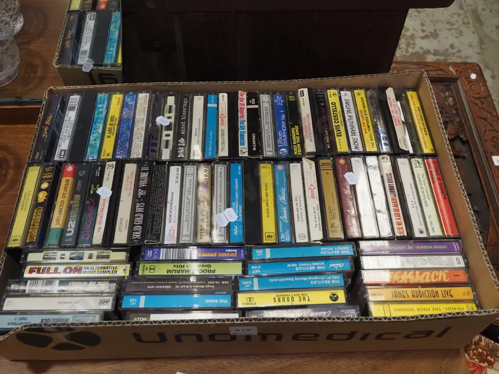 box; tape cassettes Image 1++