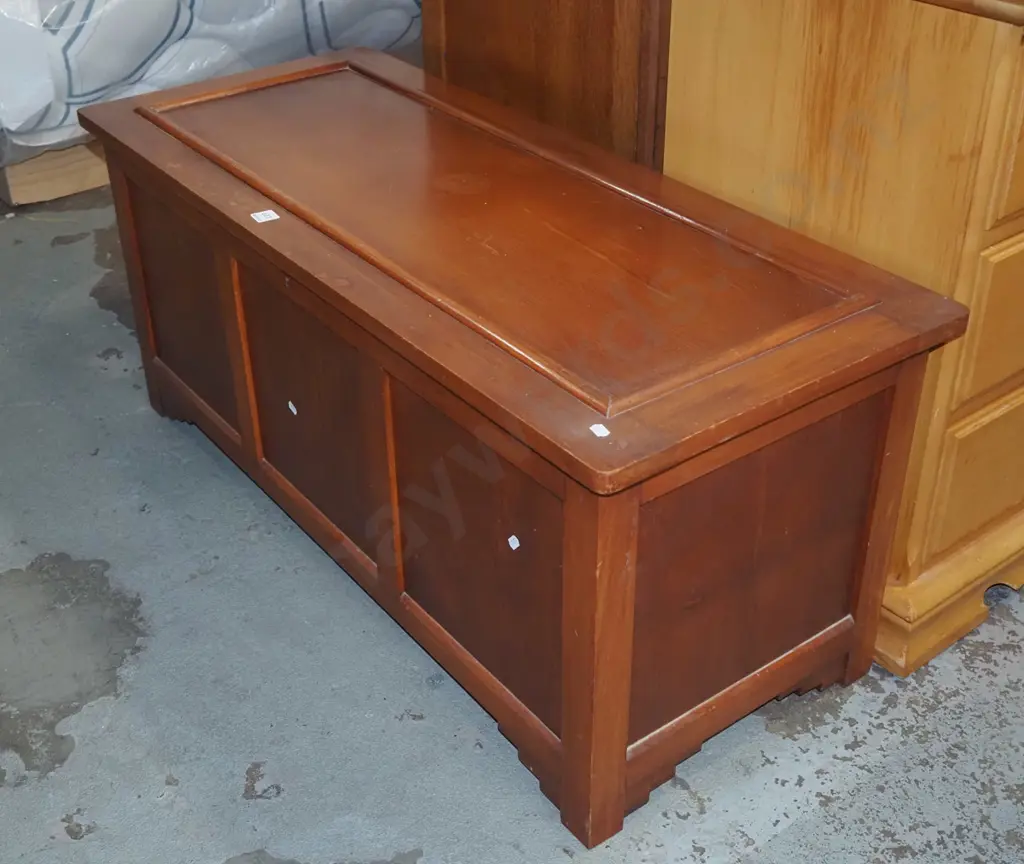 solid rimu blanket box Image 1++