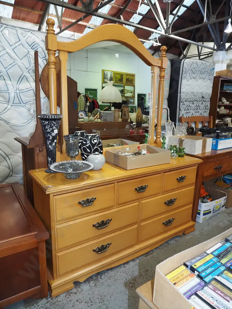 solid rimu 7 drawer mirror back dresser H-1800 W-1470 D-430 Image 1++