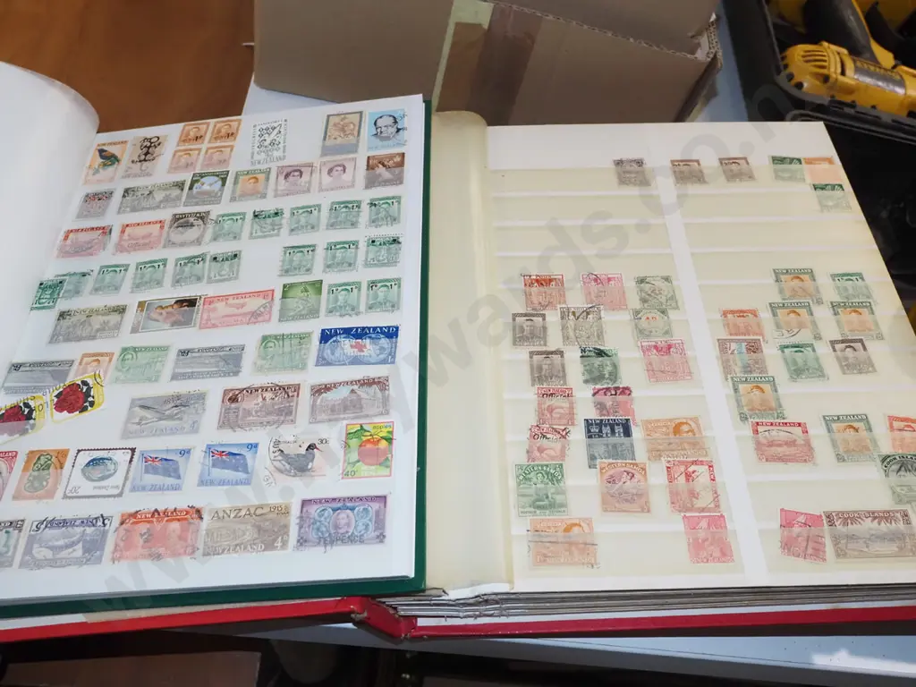 4x stamp albums Image 1++