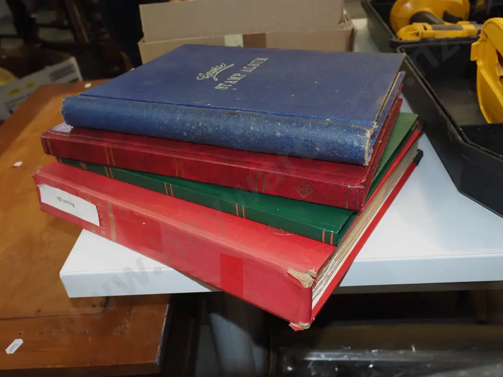 4x stamp albums Image 1++