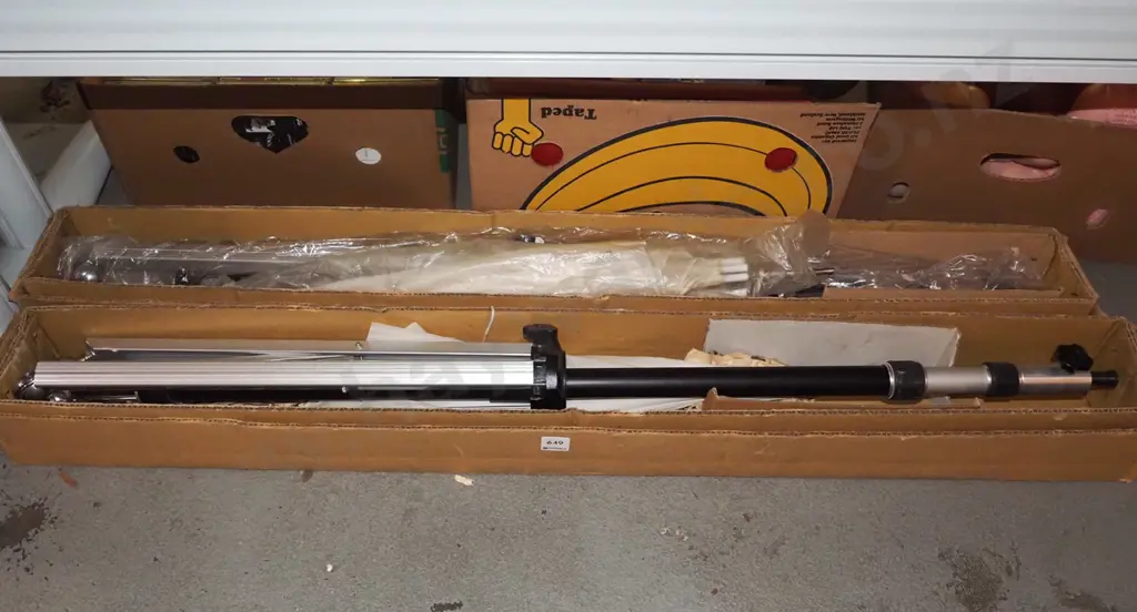 2x photography tripods on casters - both have lighting umbrellas - missing attachments Image 1++