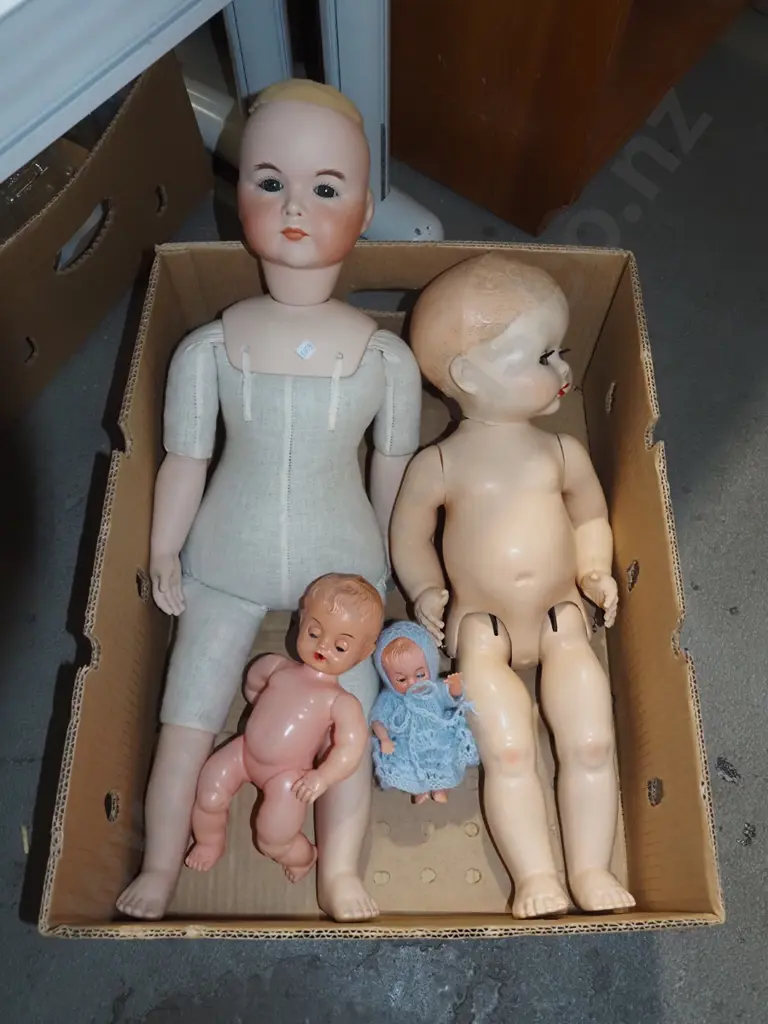 box of dolls Image 1++