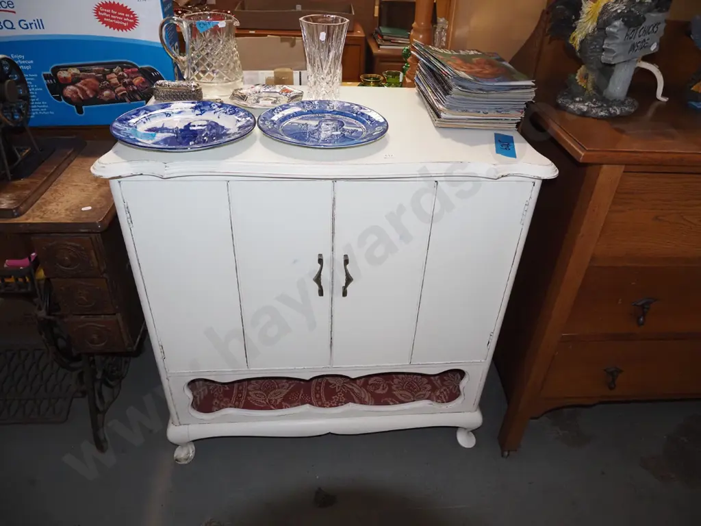 white painted early TV cabinet with bi-fold doors H-880 W-850 D-480 Image 1++