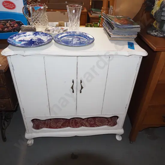white painted early TV cabinet with bi-fold doors H-880 W-850 D-480