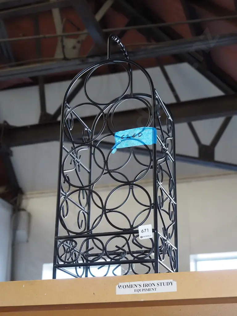 small metal wine rack Image 1++