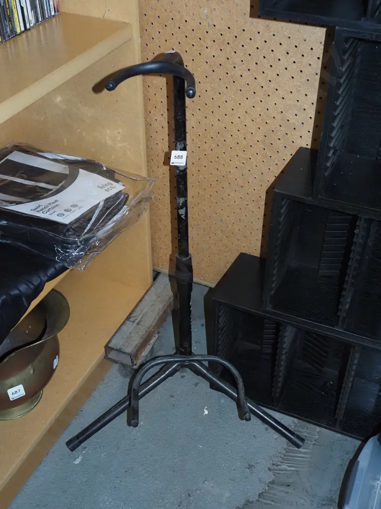 guitar stand Image 1++
