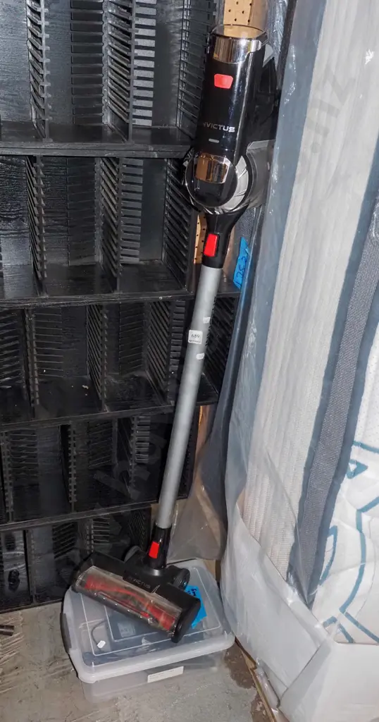 Invictus stick vacuum Image 1++